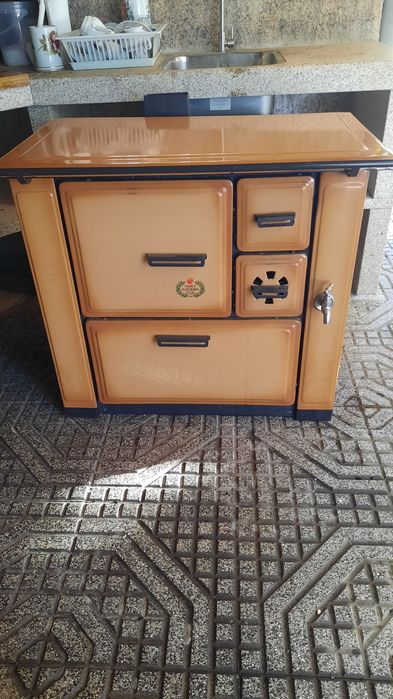 Fogao de lenha em excelente estado. Pesado.Da Oliveirinha, dos antigos