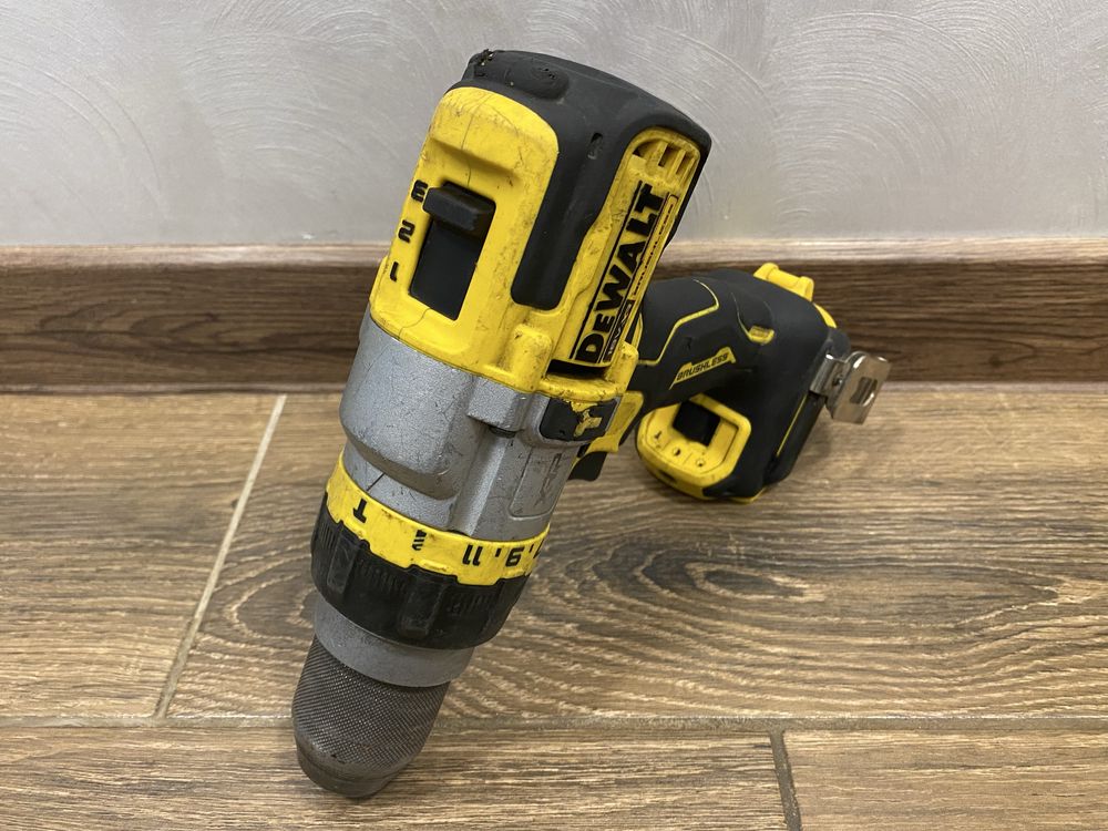 Шуруповерт DeWalt DCD999