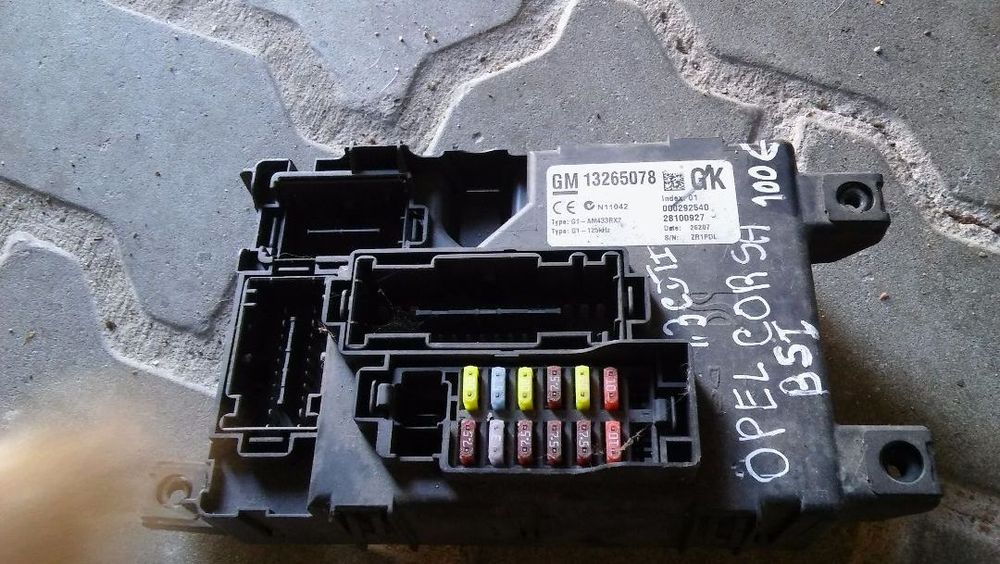 Caixa de fusiveis opel corsa d