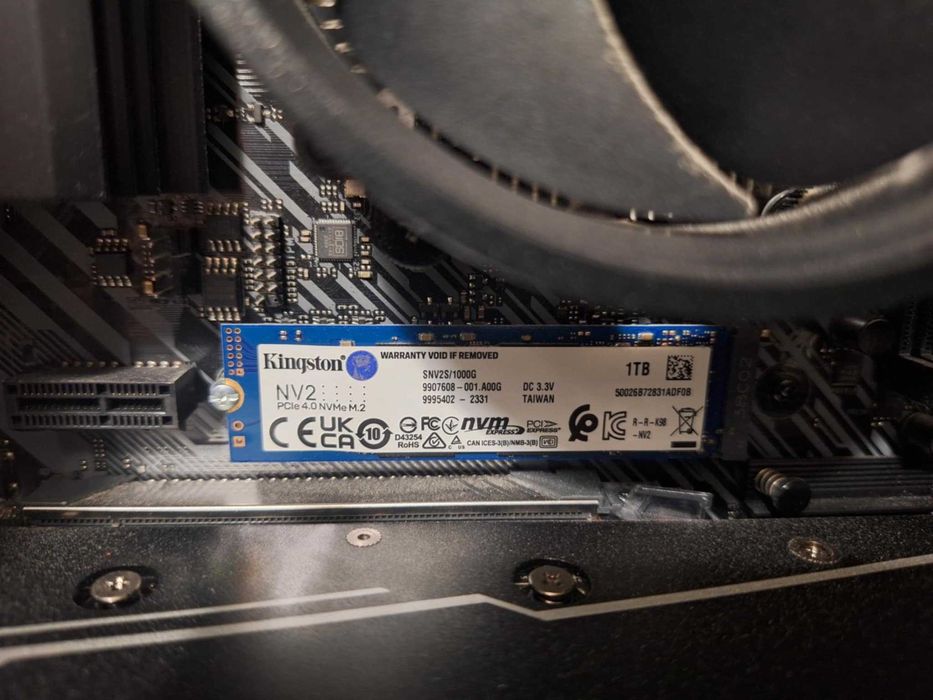 Vendo computador fixo inteiro (com garantia)