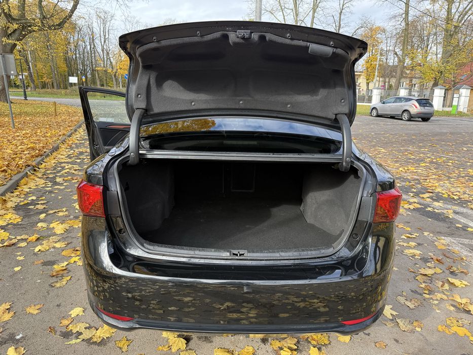 Sprzedam Toyotę Avensis 1.8 2015r.