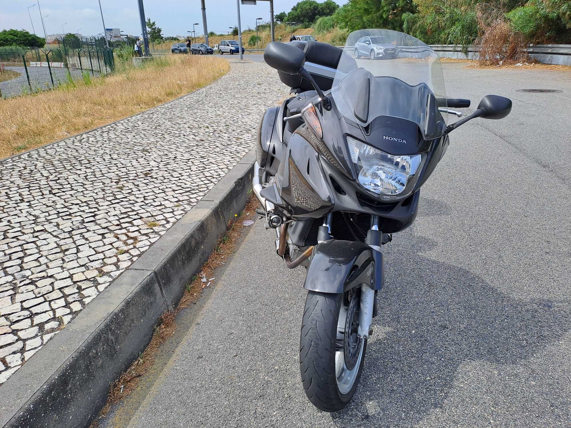 Honda Deauville 700, de 2011, com 36 000Km