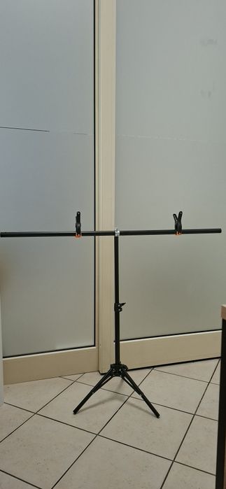 Sprzedam stojak do tła fotograficznego
( mam też dwa tła bialy i czarn