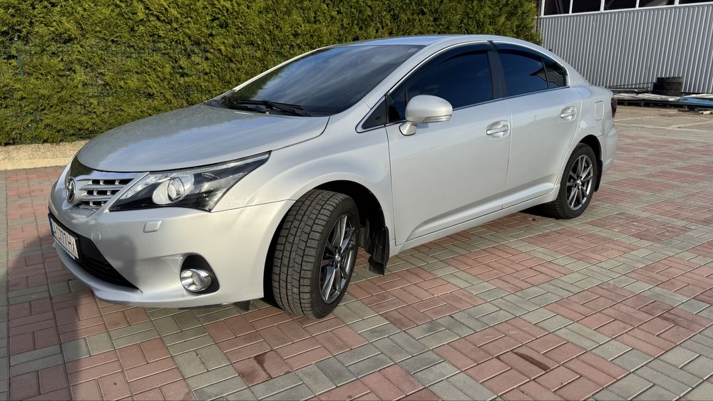 Toyota Avensis 2012