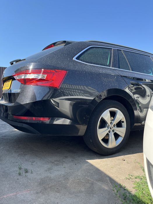 Крило, четверть Superb 3 універсал.