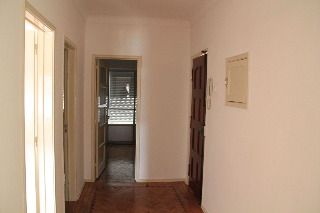 Apartamento T3 + Quintal + Cave - Mina Água, Amadora