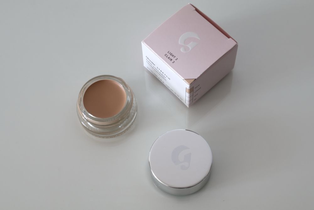 Corretor Glossier Stretch Concealer Claro-Neutro (NOVO)