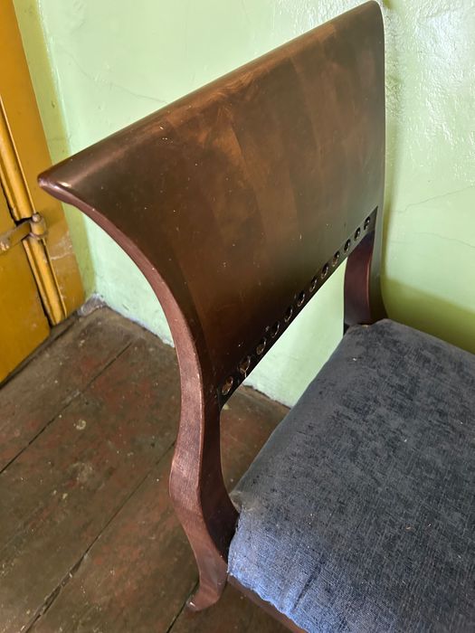 Tapicerowana drewniana ławka