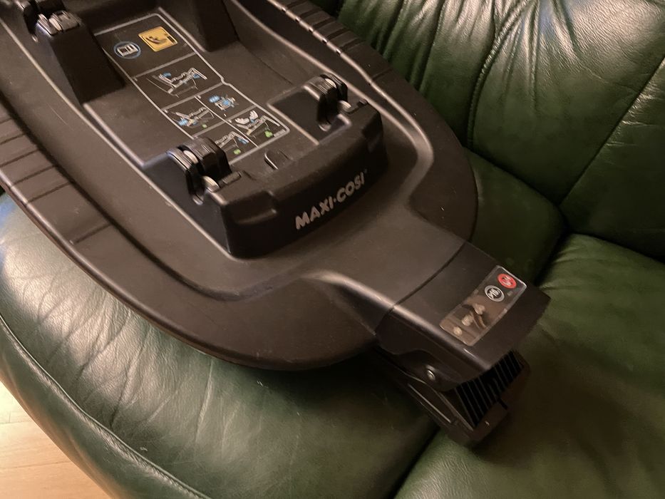 База Maxi-Cosi FamilyFix3 для автокрісел