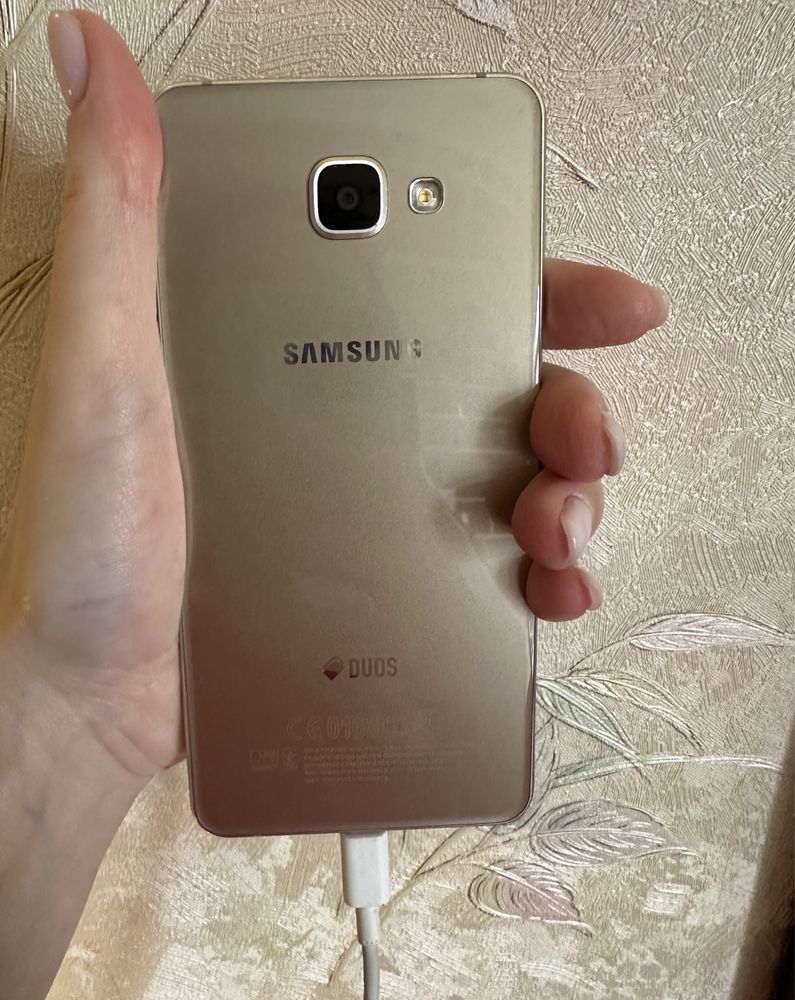 Продам телефон  Samsung Galaxy Gold Duos  A7 2016