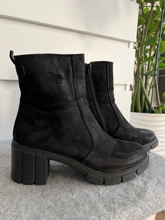 Замшеві ботільйони 41 р - демісезонні чоботи на підборах