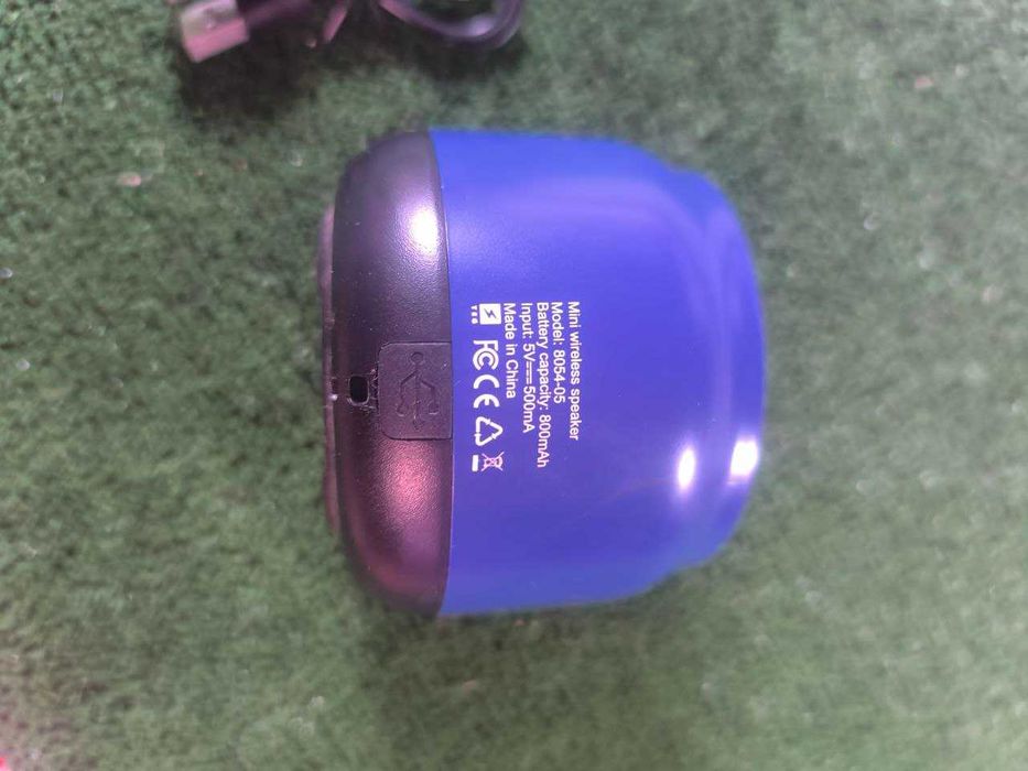 Портативная Bluetooth колонка  глубокие басы чистый звук.