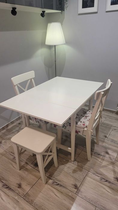 Stół rozkładany ikea ingatorp + 2 krzesła z nakładkami +2 taborety