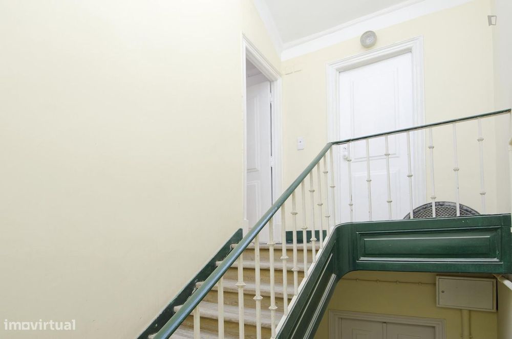 28299 - Quarto com cama de casal em apartamento...