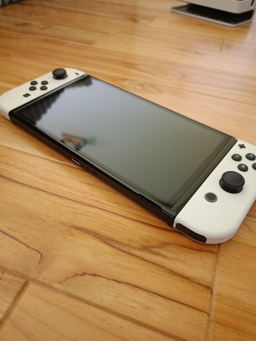 Nintendo Switch Oled (Z DODATKAMI)