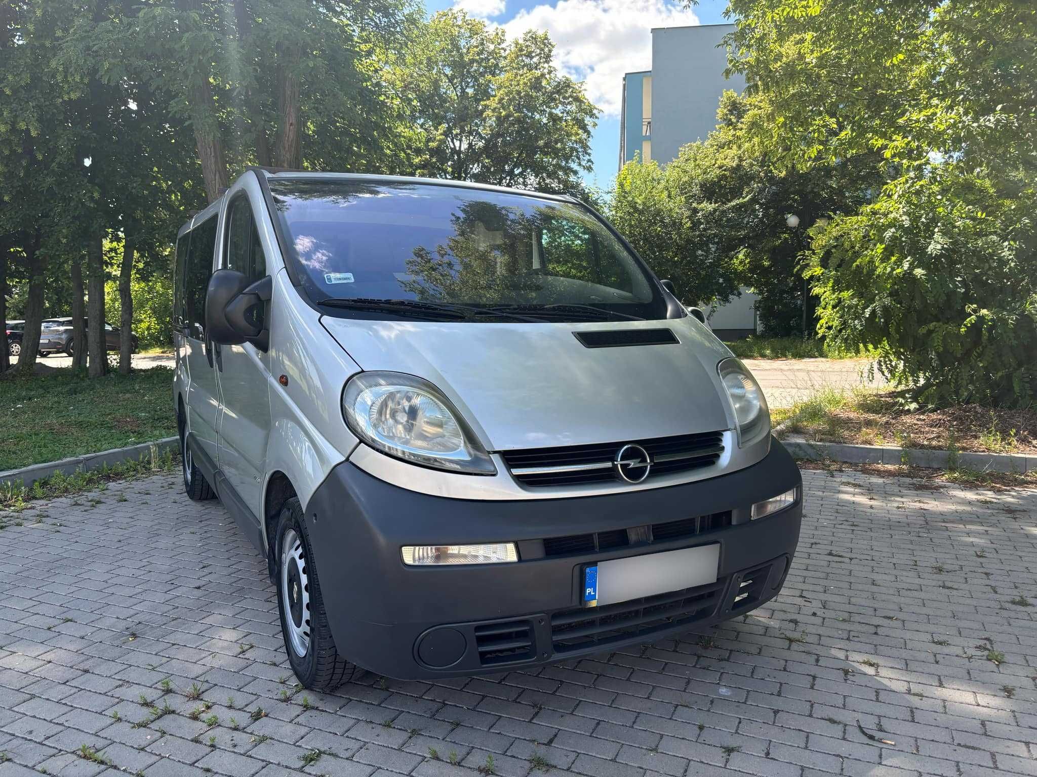 Opel Vivaro 2.5 cdti 135 km Sprawna Klima HAK 3 osob 6 biegów (trafic)