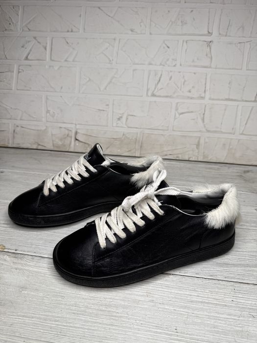 Модные женские кожаные кроссовки rov с отделкой из меха