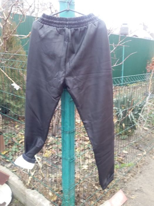 Продам новые женские брюки.