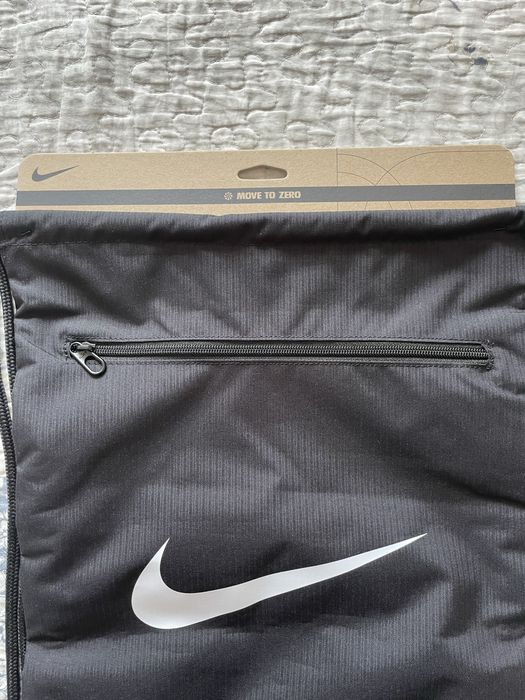 Sacola desportiva Nike “move to zero”