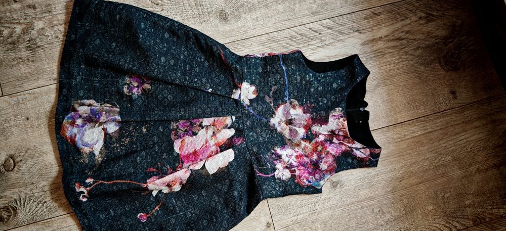 r.134 NEXT Sukienka okolicznościowa grafitowa w kwiaty