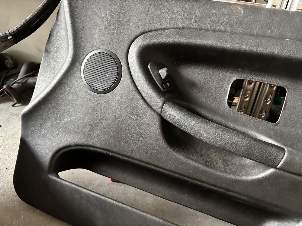 Boczki drzwi e36 coupe cabrio czarne czarna skora