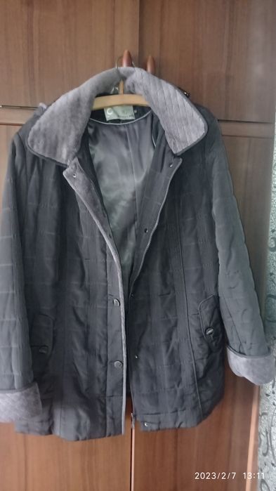 Продам женскую курточку