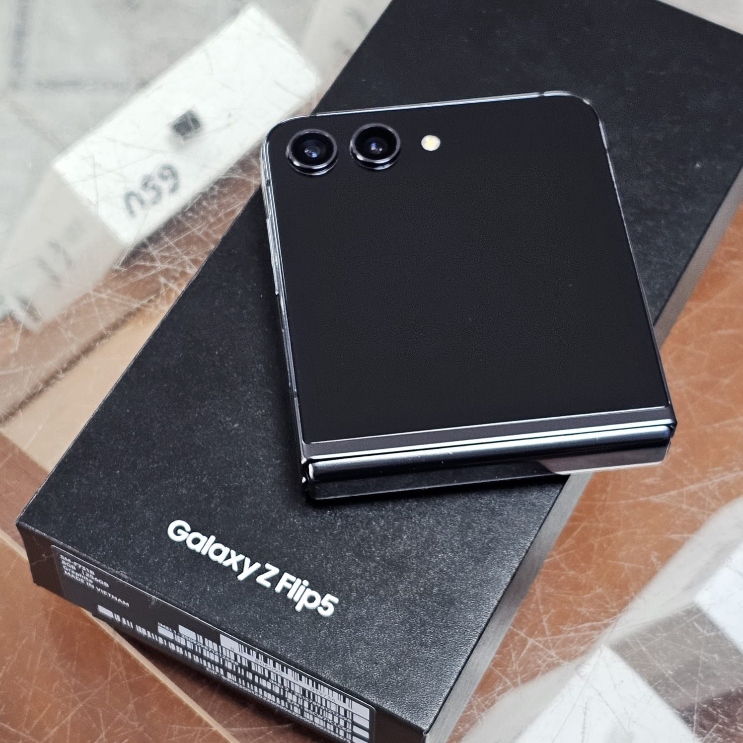 Używany Samsung Flip 5 8/256 GB Graphite , IDEAŁ !!
