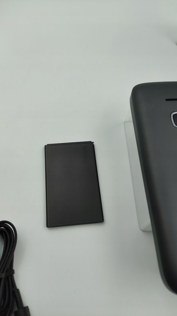 Telefon komórkowy Nokia 225 64 MB / 128 MB 4G (LTE) czarny