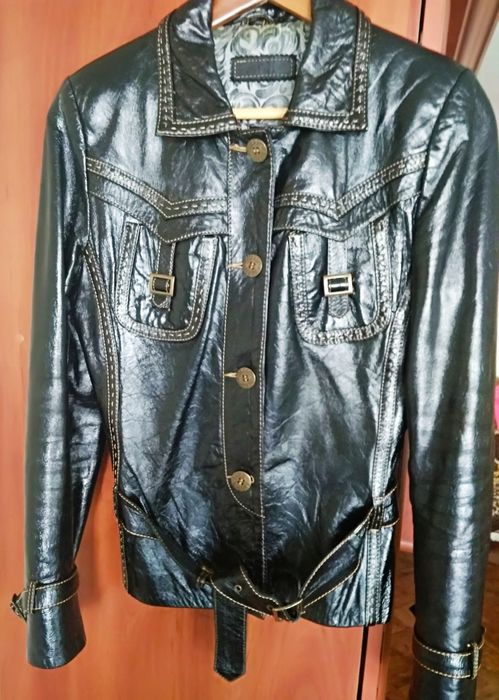 Продам куртку кожаную женскую