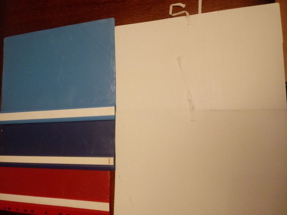 Papier ksero A4 -30 szt, teczki biurowe: foliowe 4 szt,,wiązane 2 szt