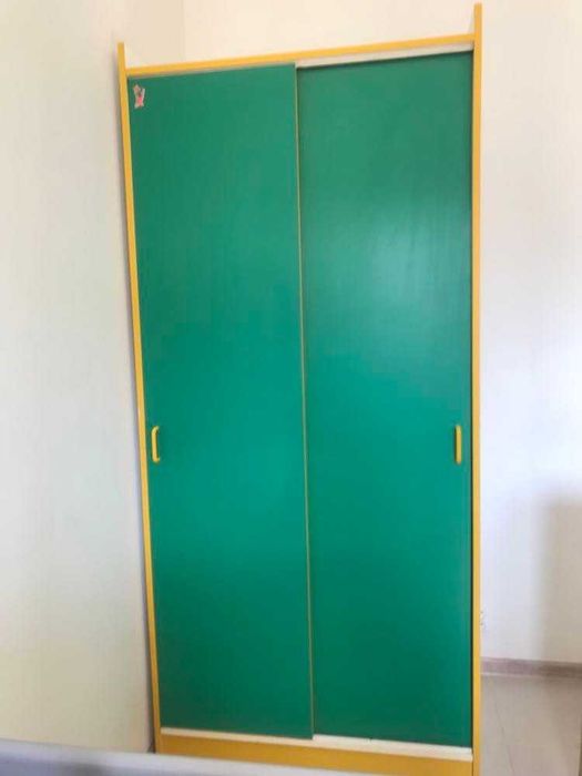 Praktyczna szafa 2-drzwiowa(przesuwane), używana