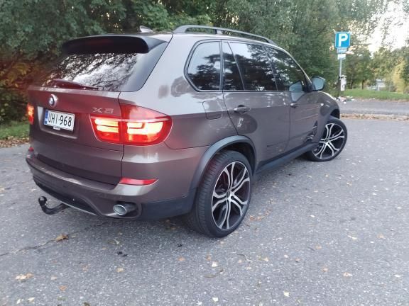 В продаже BMW x5 e70