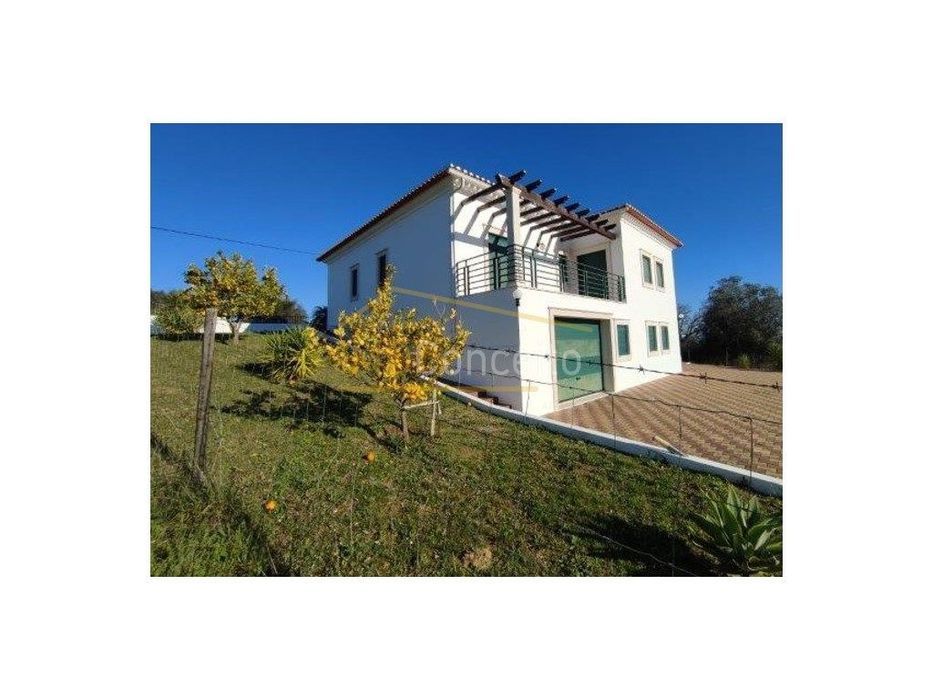 Moradia térrea para arrendamento em Achete (Santarém)