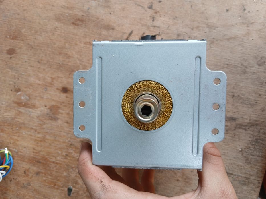 Магнітрон від мікрохвилової