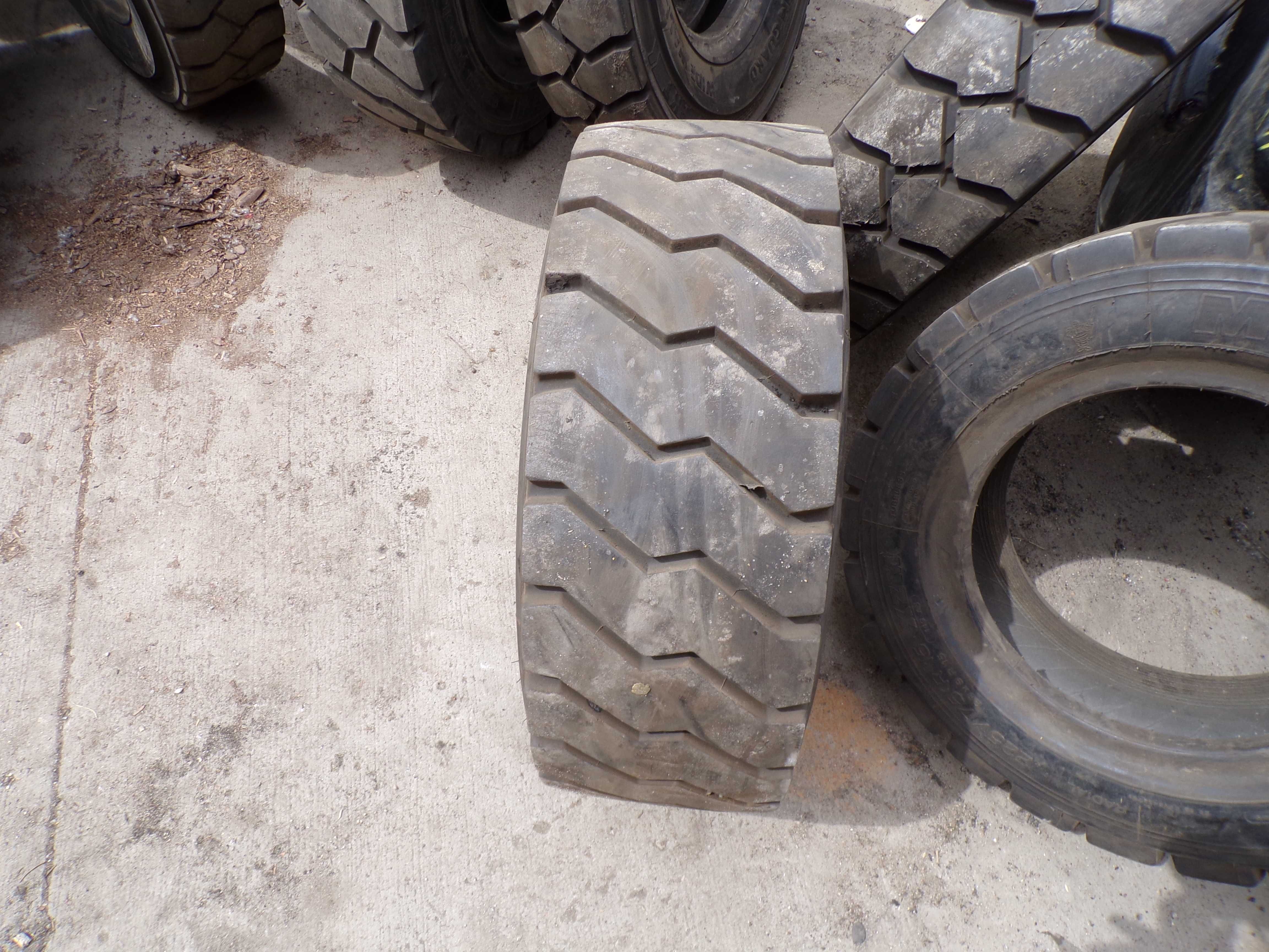 opona 250/70R15 MICHELIN XZM (330 netto)