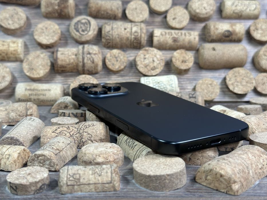 Apple iPhone 16 Pro 128Gb Black Titanium Батарея 100%