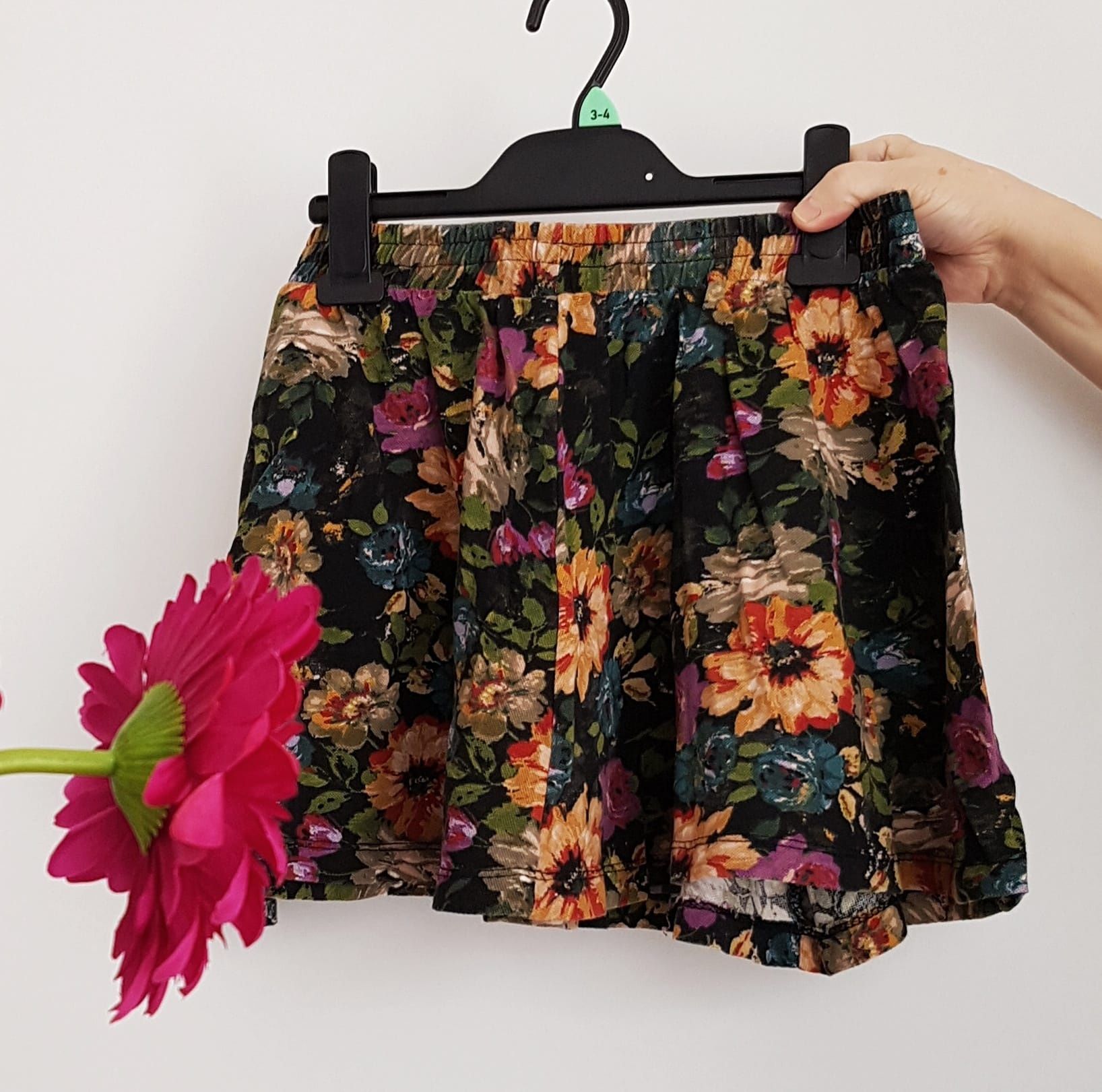 Zara Czarna spódnica mini 38 M rozkloszowana w kwiaty gumka w pasie