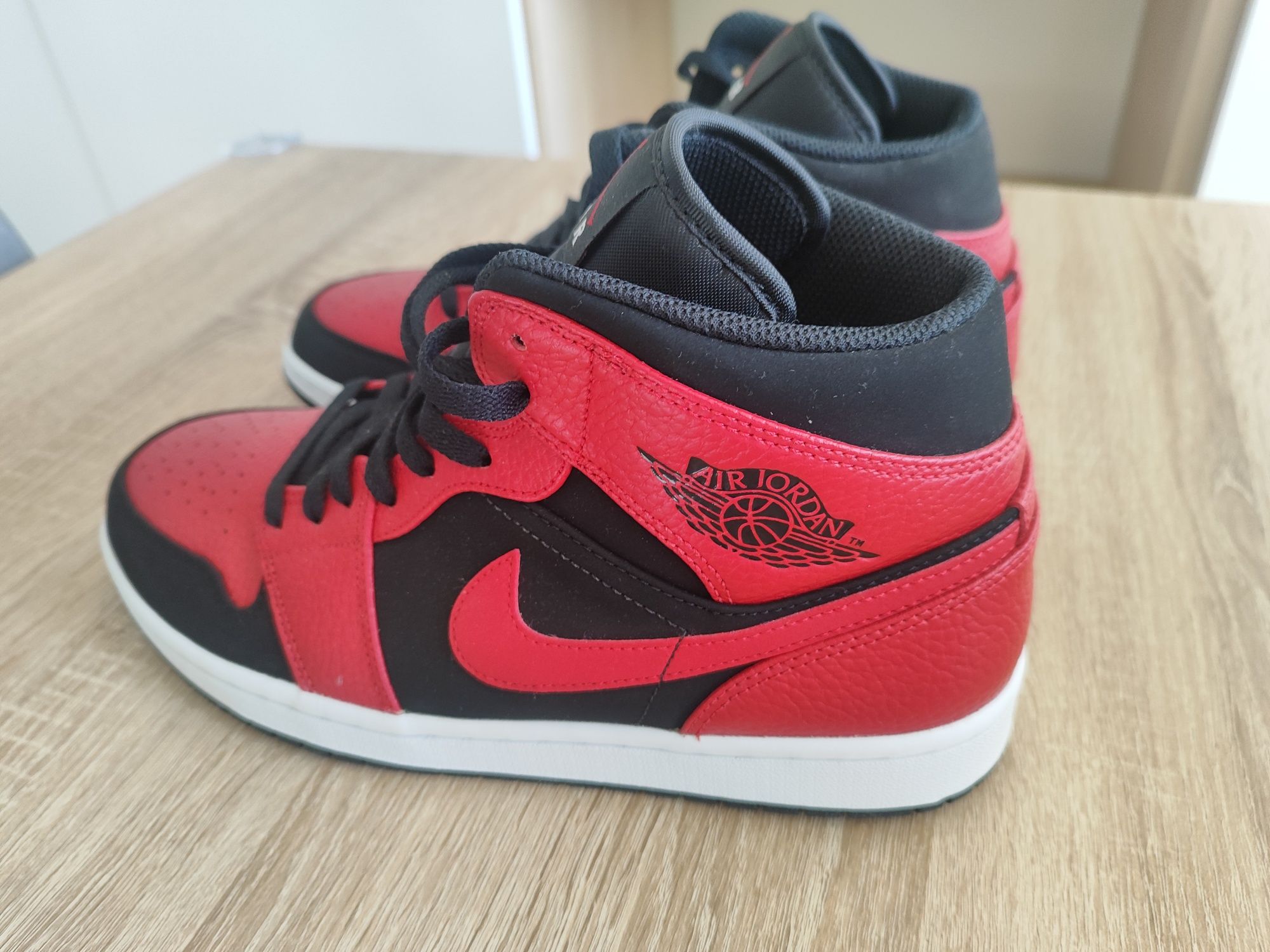 Nowe oryginalne buty Jordan 1 MID