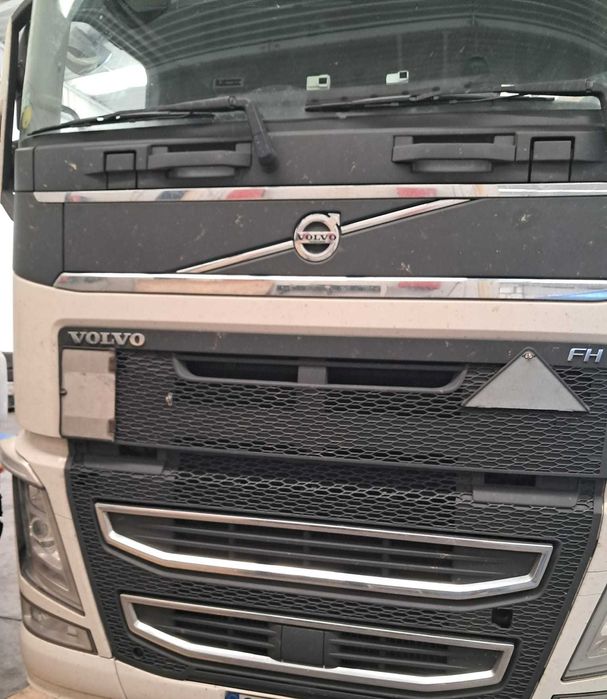 Camião Volvo FH13470