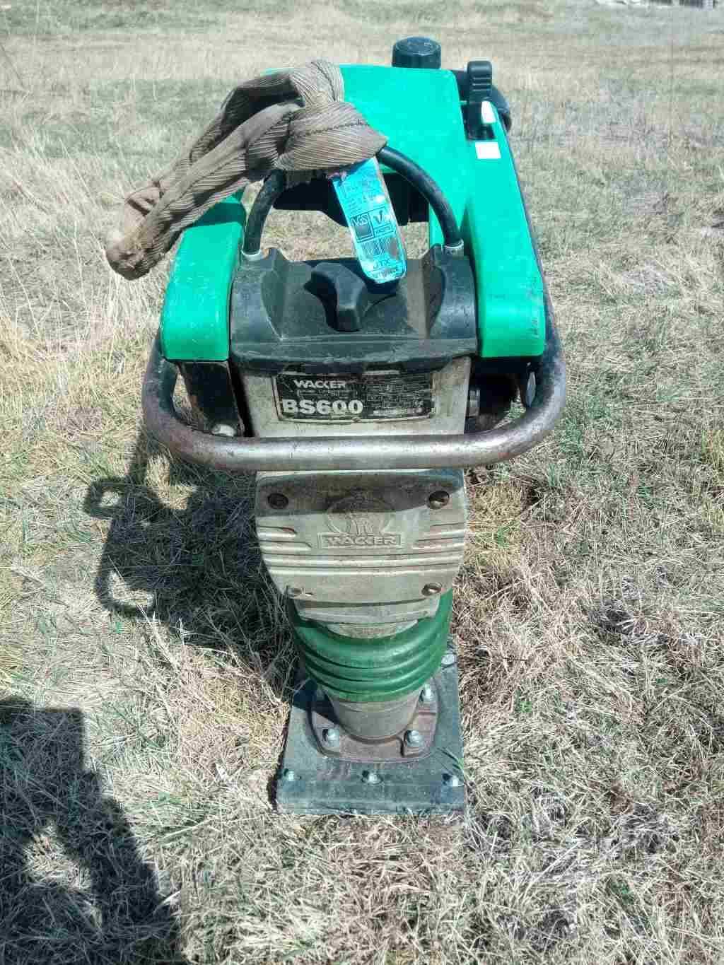 Wacker BS 600, stopa skoczek