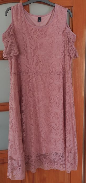 Sukienka z koronki 46/48 pudrowy róż