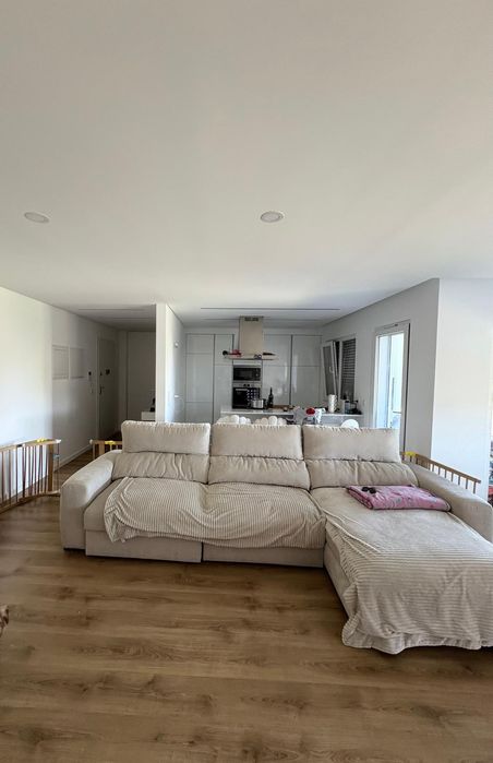 Fantástico Apartamento ,T2  com arrecadação e parqueame