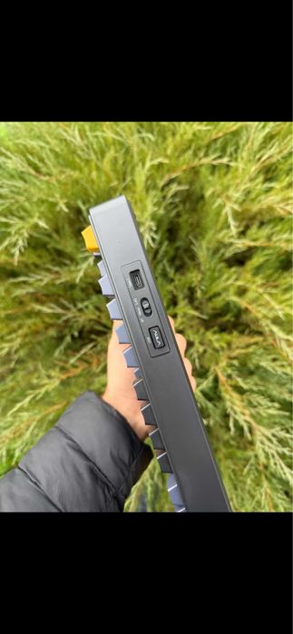 Продаю магнітну клавіатуру AULA F75