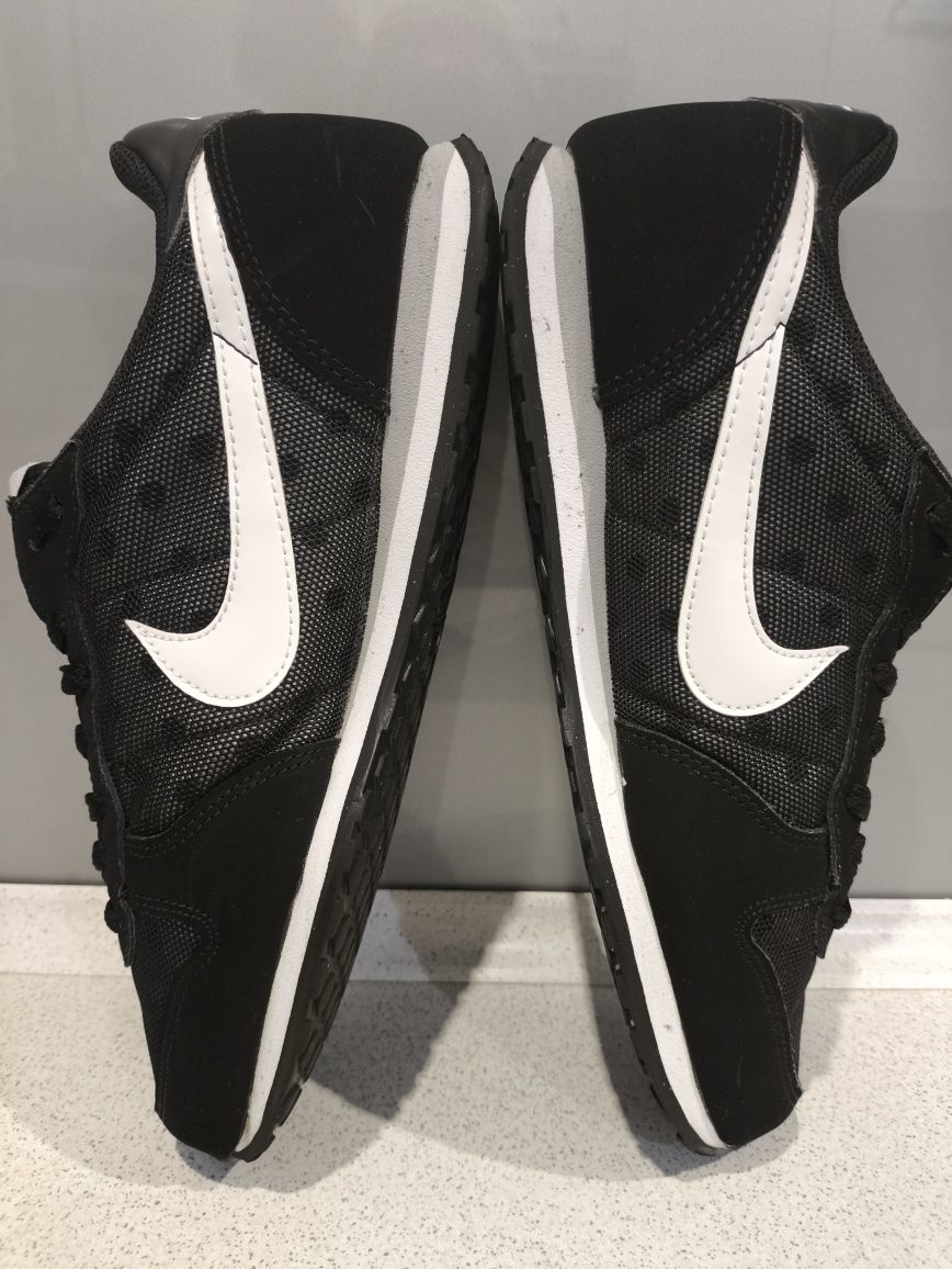 Buty sportowe czarne damskie Nike 40