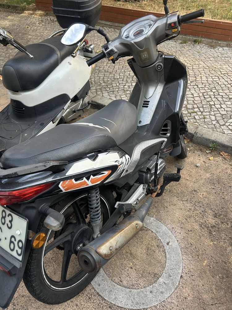 Boa motocicleta usada, ignição emas, então só pode ser usado