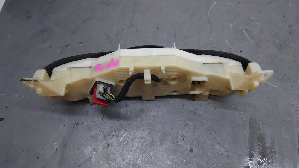 Fiat Punto 2 FL II Panel Świateł Awaryjnych Panel Sterowania Środkowy