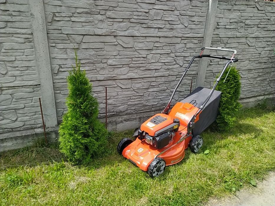 Косіння трави, догляд за газоном та садом