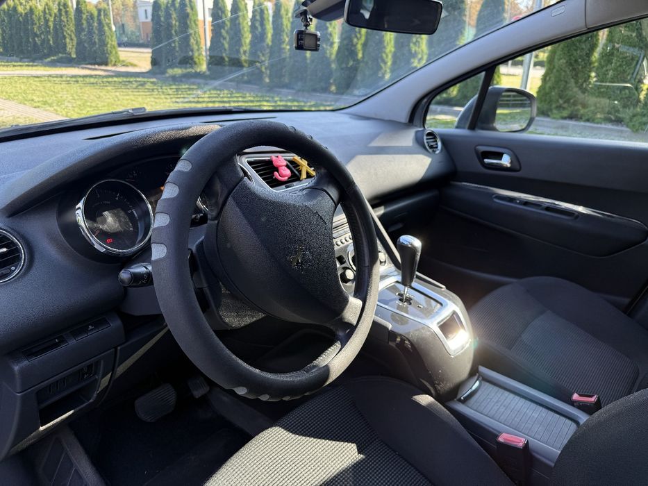 Продам Peugeot 5008 1.6 hdi 2010 дизель
