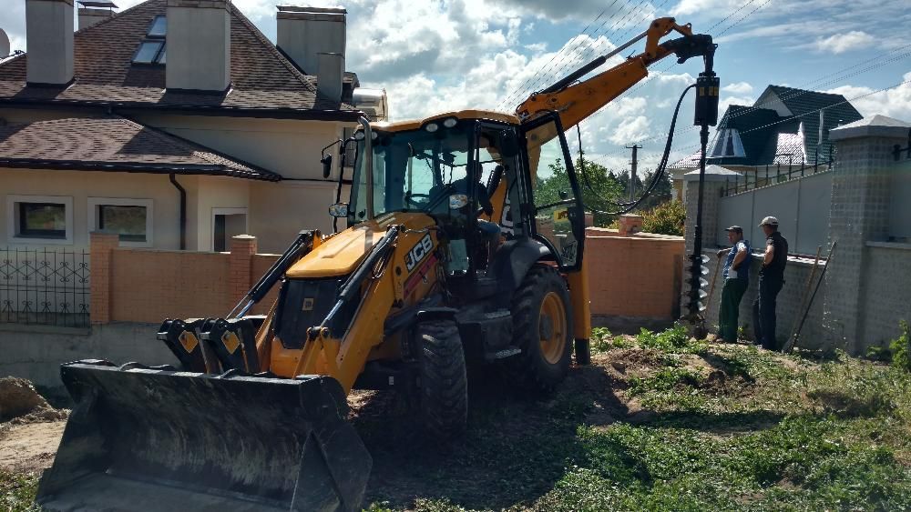 Услуги Ямобура на базе JCB 3 CX. 4 СХ