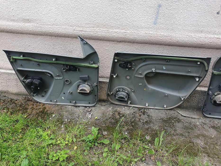 Карти передніх і задніх дверей Reno Dacia Logan MCV універсал 2008